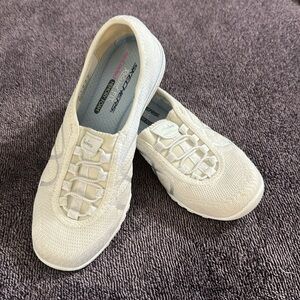 Size 6 Skechers Relaxed Fit White slip ons